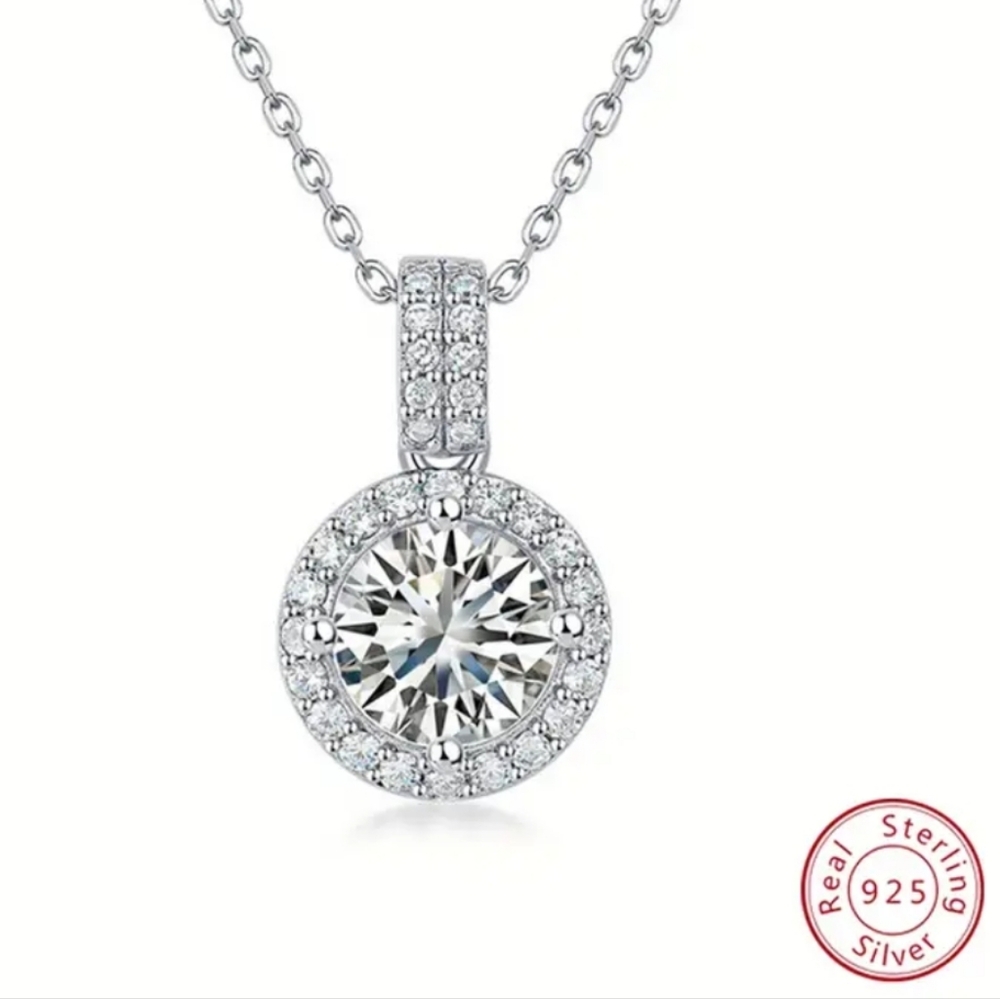1 CT Diamond Pendant Necklace.